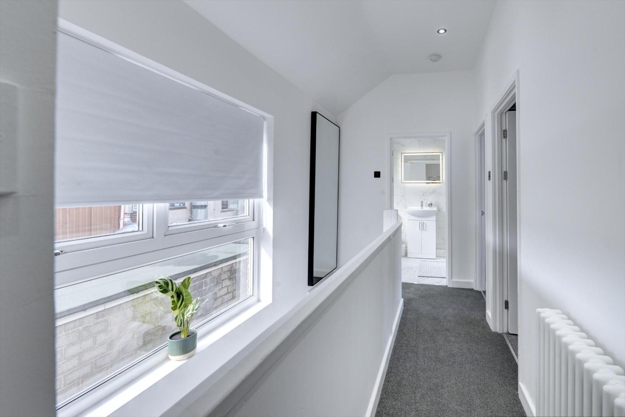 4 Bedrooms Homely House With Garden- Sleeps 9 Comfortably With 6 Comfortable Beds, Free Street Parking, Business Travellers, Contractors, & Holiday-Goers, Coventry, Near All Major Transport Links In Coventry And Motorway Zewnętrze zdjęcie