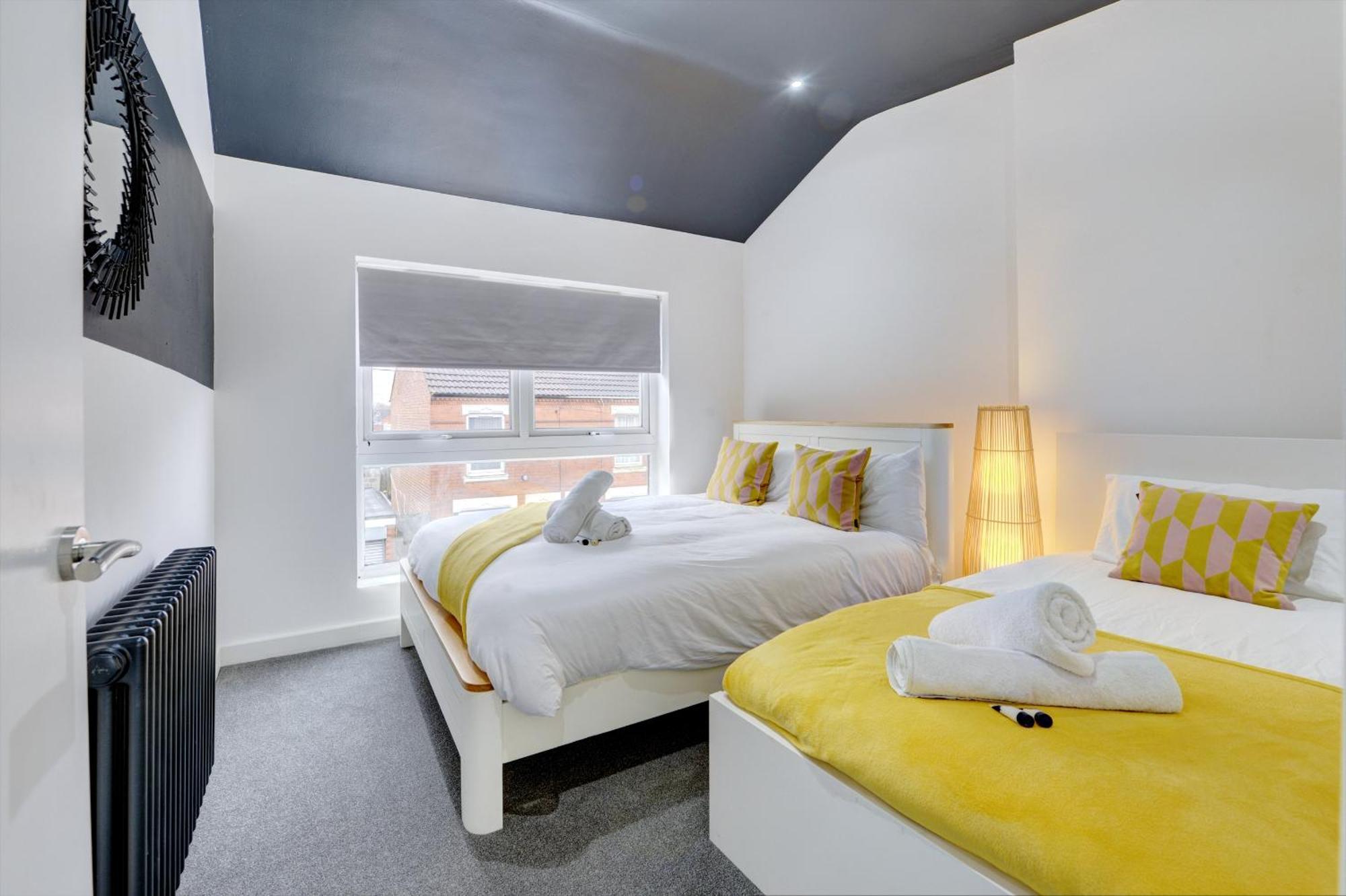 4 Bedrooms Homely House With Garden- Sleeps 9 Comfortably With 6 Comfortable Beds, Free Street Parking, Business Travellers, Contractors, & Holiday-Goers, Coventry, Near All Major Transport Links In Coventry And Motorway Zewnętrze zdjęcie