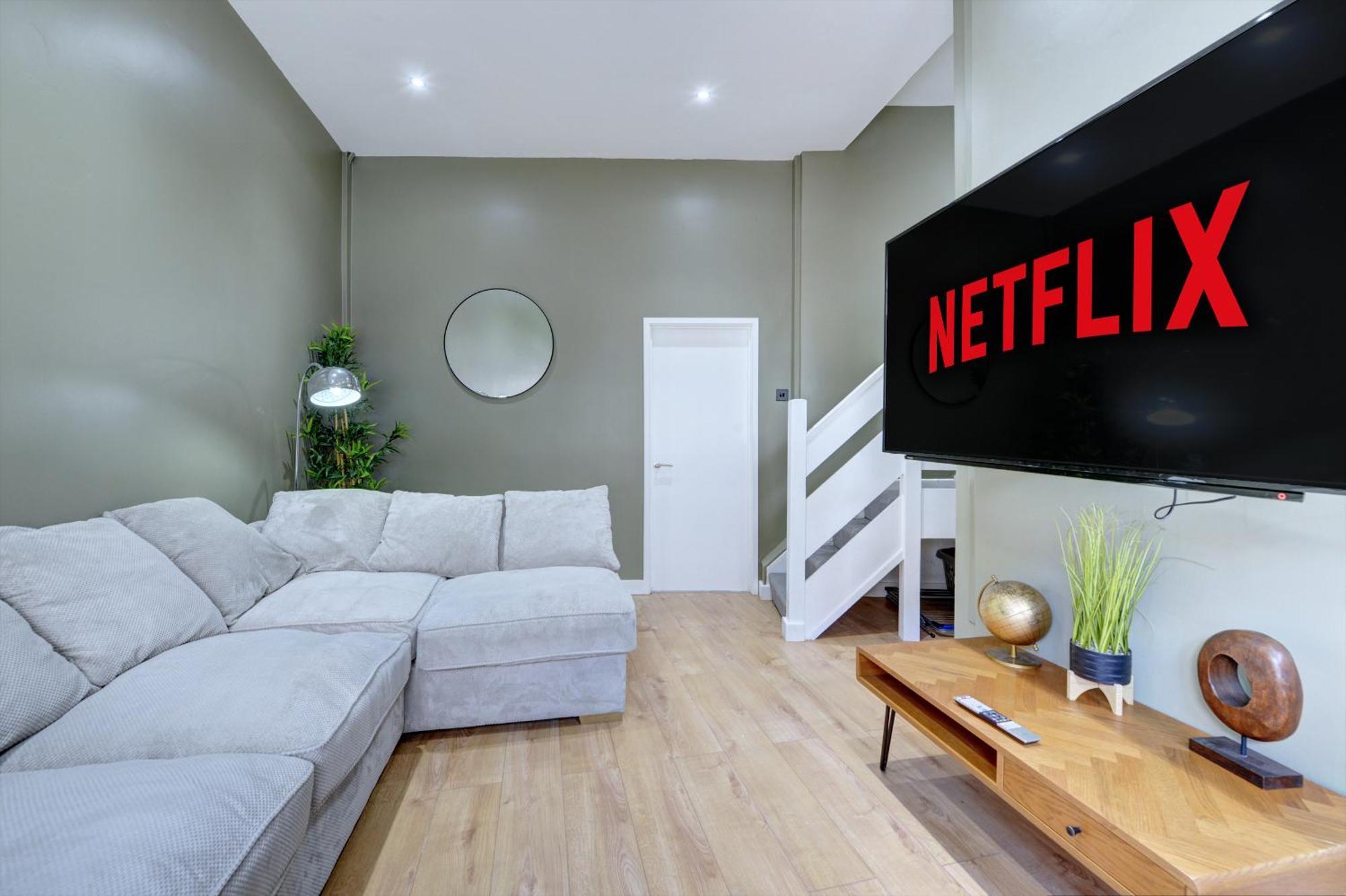 4 Bedrooms Homely House With Garden- Sleeps 9 Comfortably With 6 Comfortable Beds, Free Street Parking, Business Travellers, Contractors, & Holiday-Goers, Coventry, Near All Major Transport Links In Coventry And Motorway Zewnętrze zdjęcie