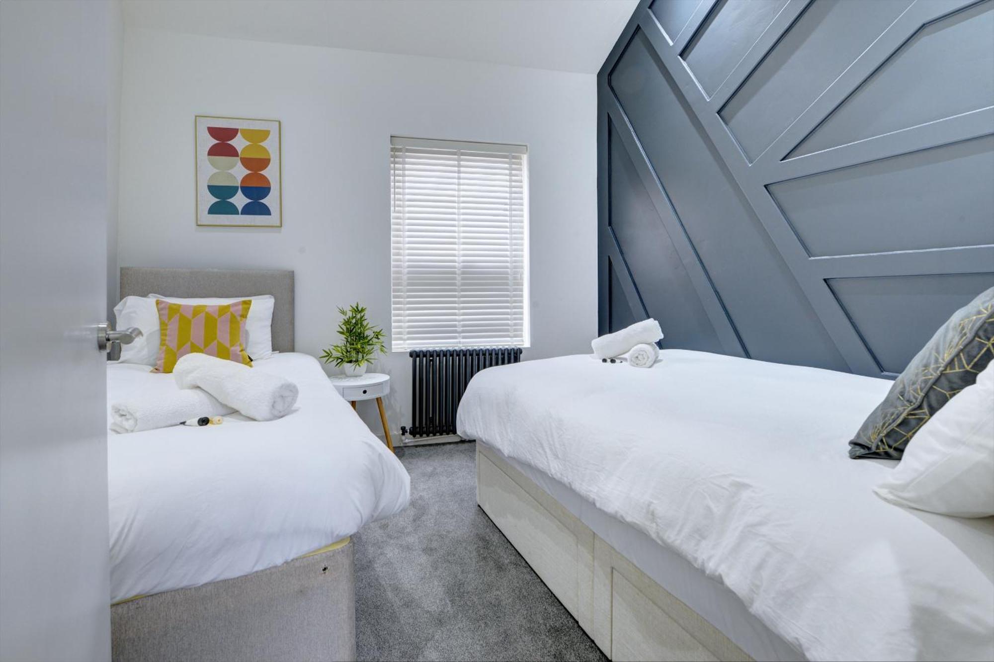 4 Bedrooms Homely House With Garden- Sleeps 9 Comfortably With 6 Comfortable Beds, Free Street Parking, Business Travellers, Contractors, & Holiday-Goers, Coventry, Near All Major Transport Links In Coventry And Motorway Zewnętrze zdjęcie