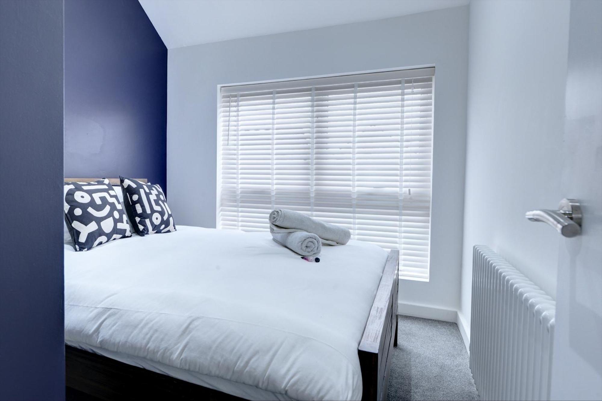 4 Bedrooms Homely House With Garden- Sleeps 9 Comfortably With 6 Comfortable Beds, Free Street Parking, Business Travellers, Contractors, & Holiday-Goers, Coventry, Near All Major Transport Links In Coventry And Motorway Zewnętrze zdjęcie