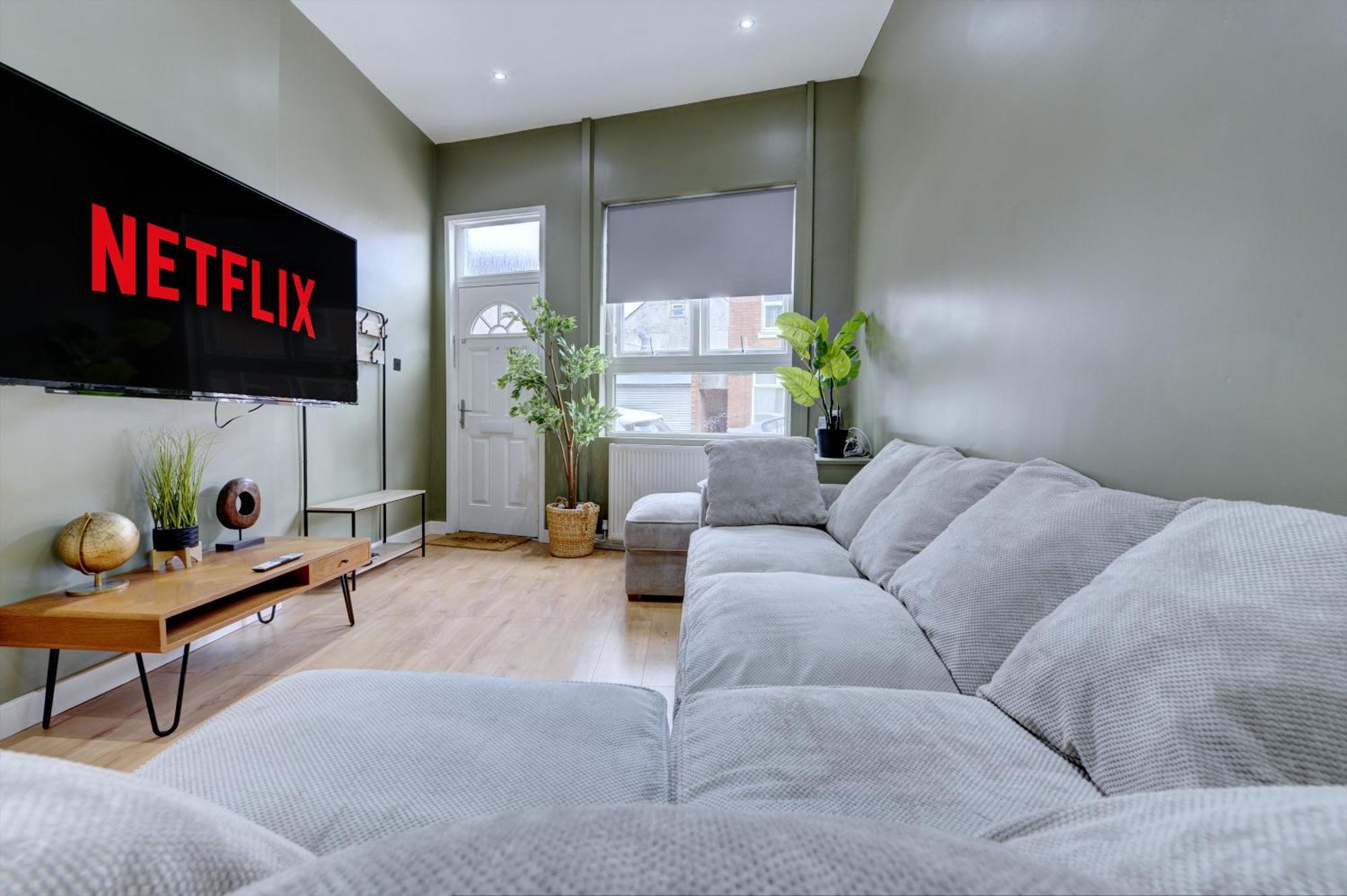 4 Bedrooms Homely House With Garden- Sleeps 9 Comfortably With 6 Comfortable Beds, Free Street Parking, Business Travellers, Contractors, & Holiday-Goers, Coventry, Near All Major Transport Links In Coventry And Motorway Zewnętrze zdjęcie