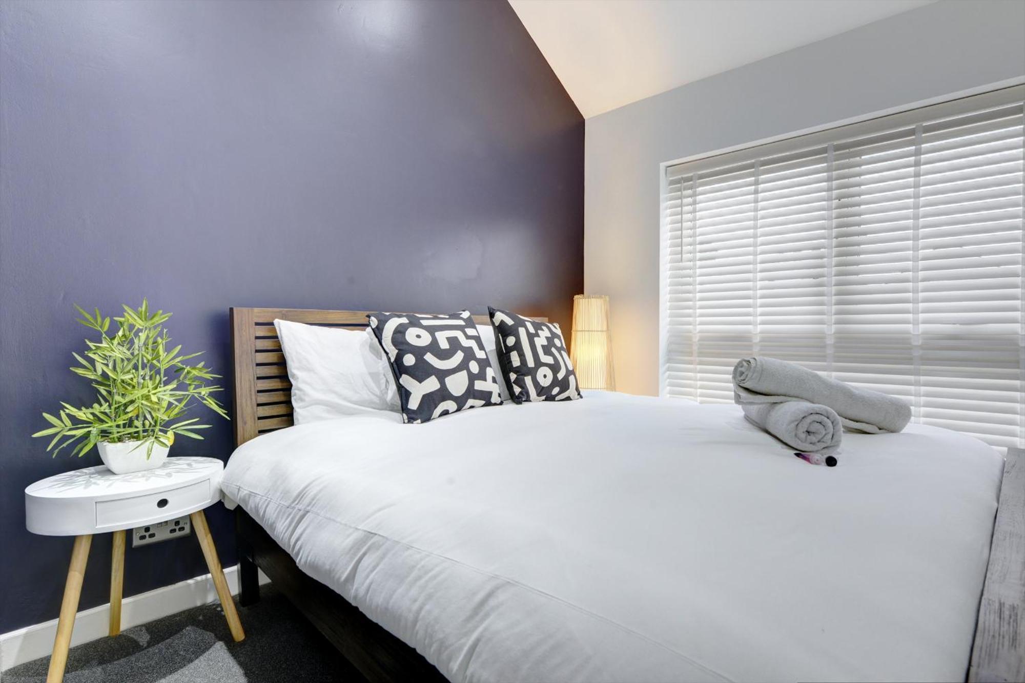 4 Bedrooms Homely House With Garden- Sleeps 9 Comfortably With 6 Comfortable Beds, Free Street Parking, Business Travellers, Contractors, & Holiday-Goers, Coventry, Near All Major Transport Links In Coventry And Motorway Zewnętrze zdjęcie
