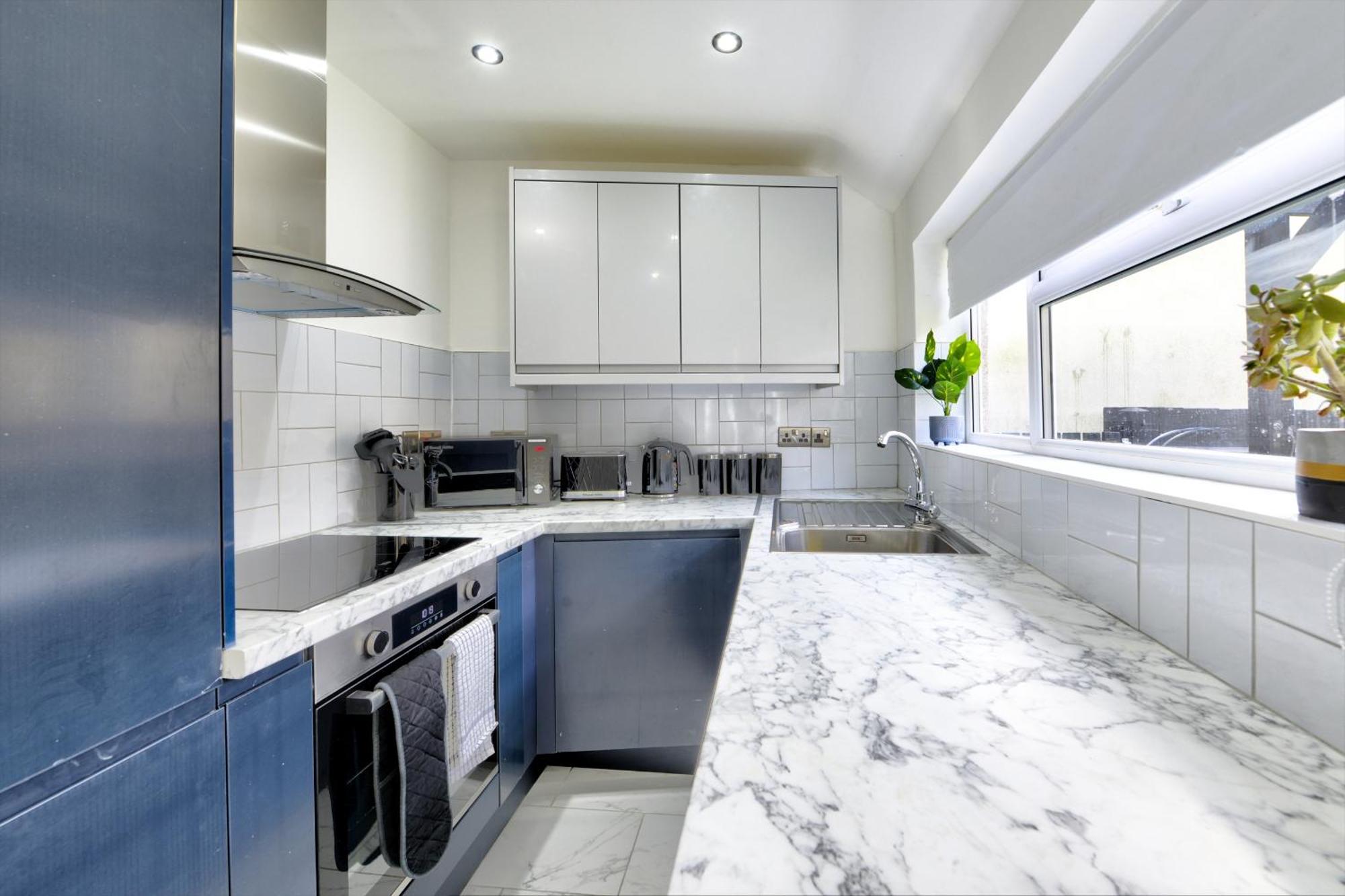 4 Bedrooms Homely House With Garden- Sleeps 9 Comfortably With 6 Comfortable Beds, Free Street Parking, Business Travellers, Contractors, & Holiday-Goers, Coventry, Near All Major Transport Links In Coventry And Motorway Zewnętrze zdjęcie