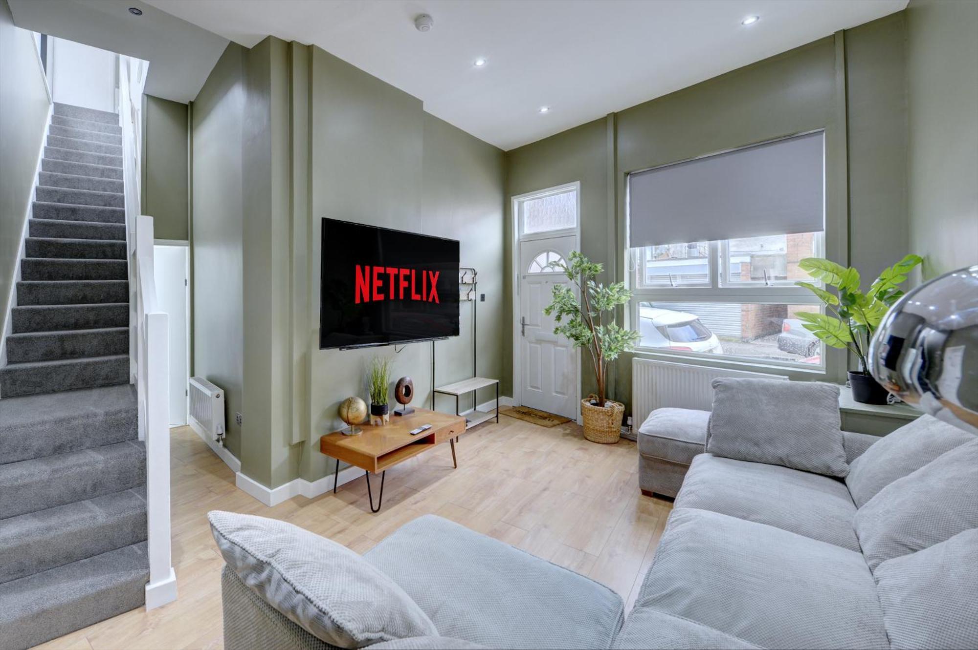 4 Bedrooms Homely House With Garden- Sleeps 9 Comfortably With 6 Comfortable Beds, Free Street Parking, Business Travellers, Contractors, & Holiday-Goers, Coventry, Near All Major Transport Links In Coventry And Motorway Zewnętrze zdjęcie